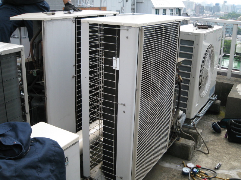 古い室外機